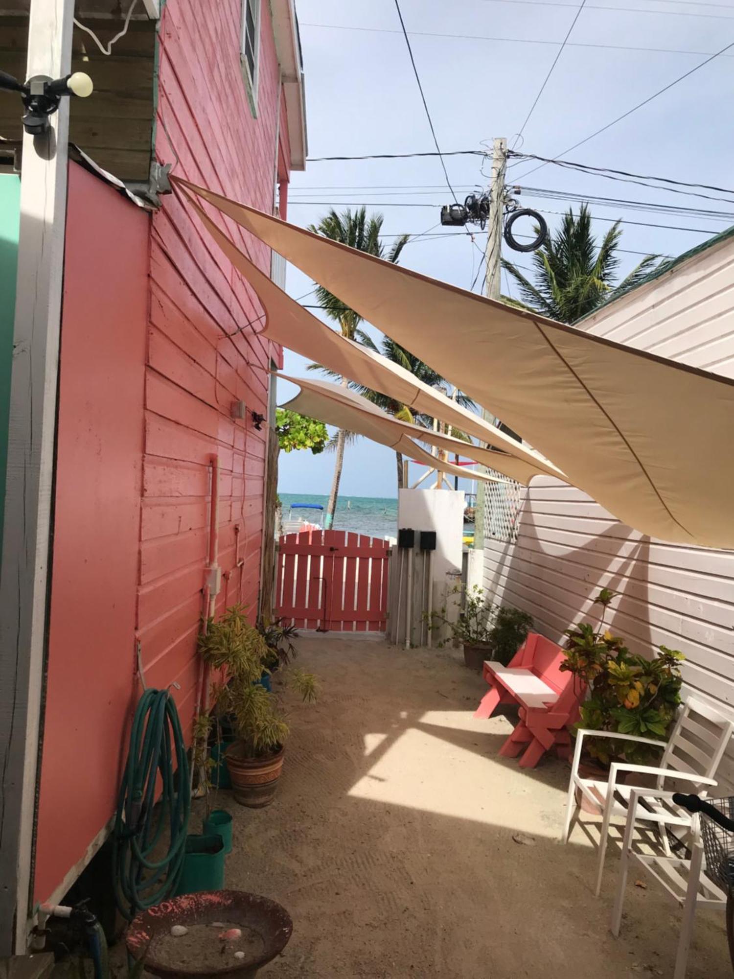 Chila'S Accommodations Caye Caulker Exteriör bild