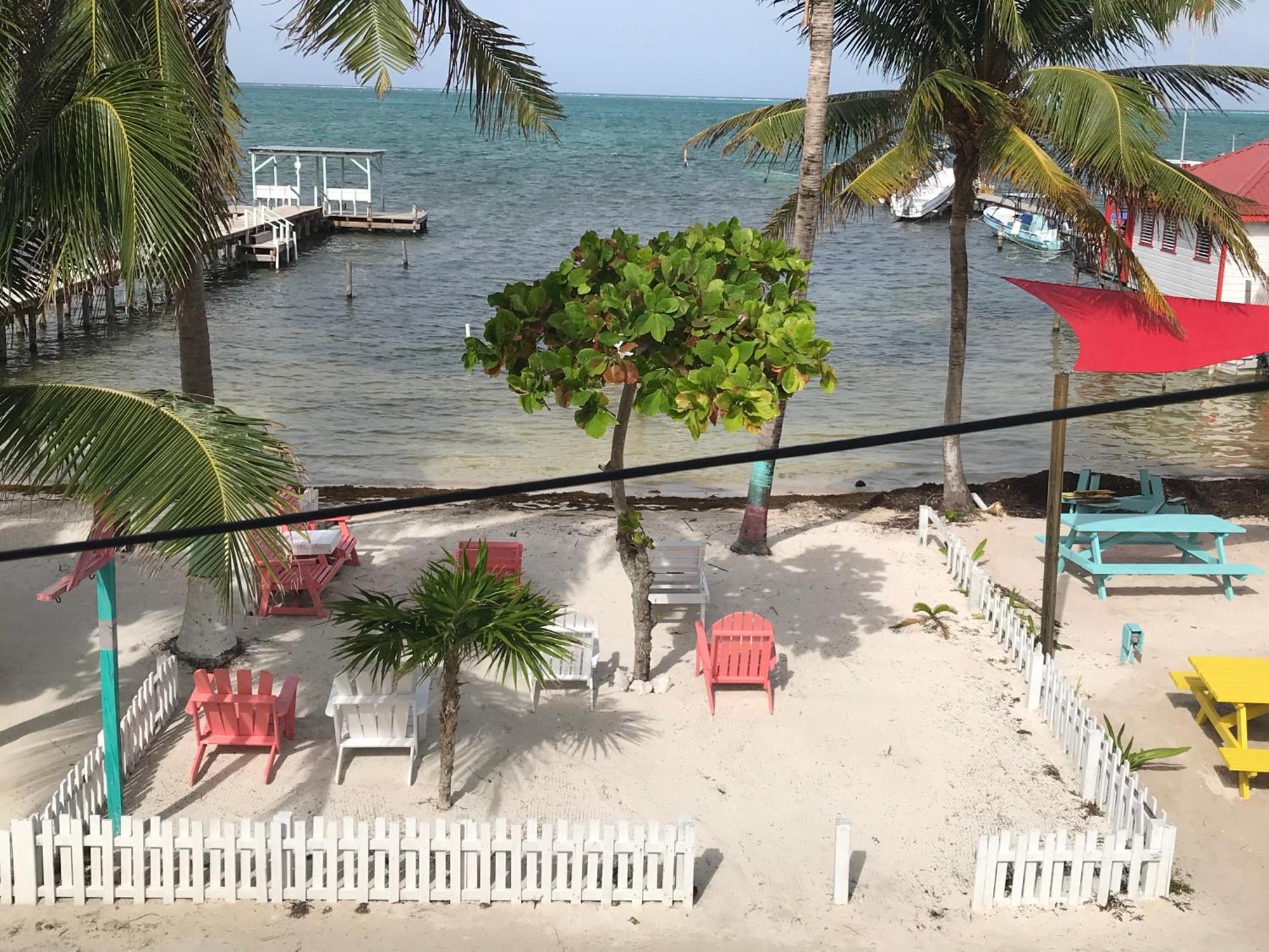 Chila'S Accommodations Caye Caulker Exteriör bild
